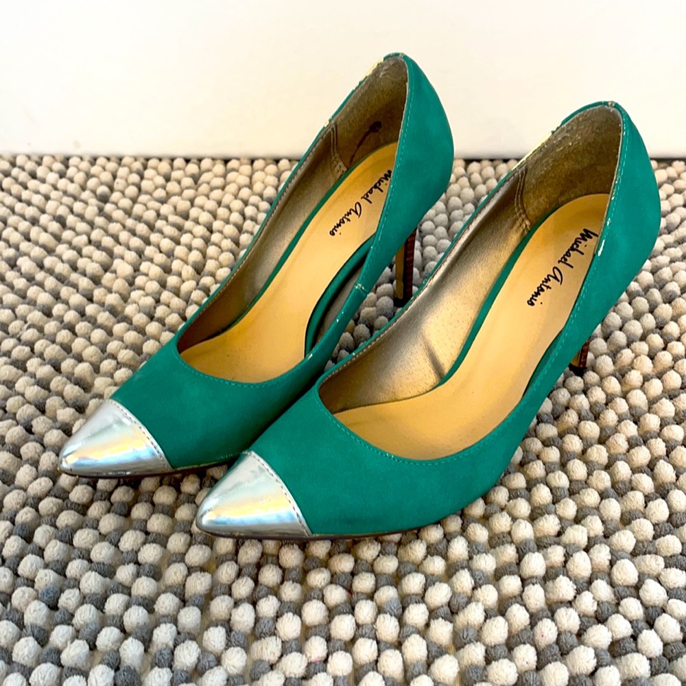 🌸2/$30 Teal/Green Pumps with Silver Cap Toe!